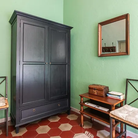 Oikos Dafne Apartment *